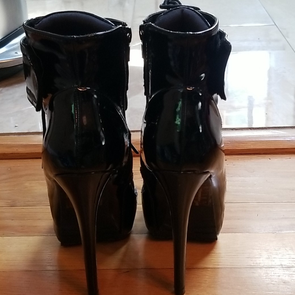Heels - Picture 3 of 3
